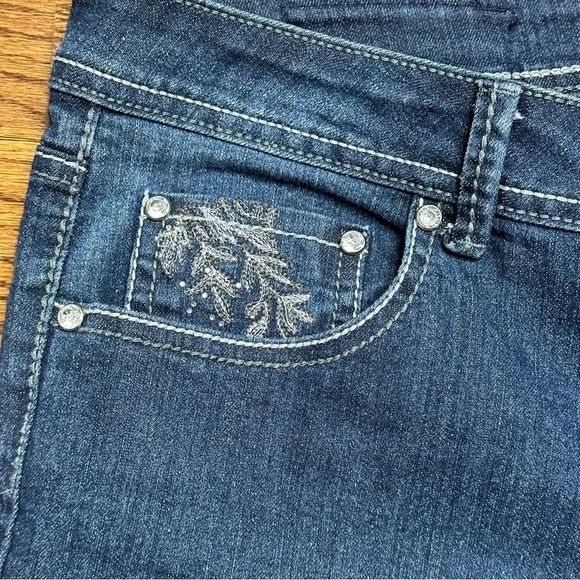 One-5-One Dark Washed Stud Embellished Jean. Sz: 14 - Picture 13 of 13